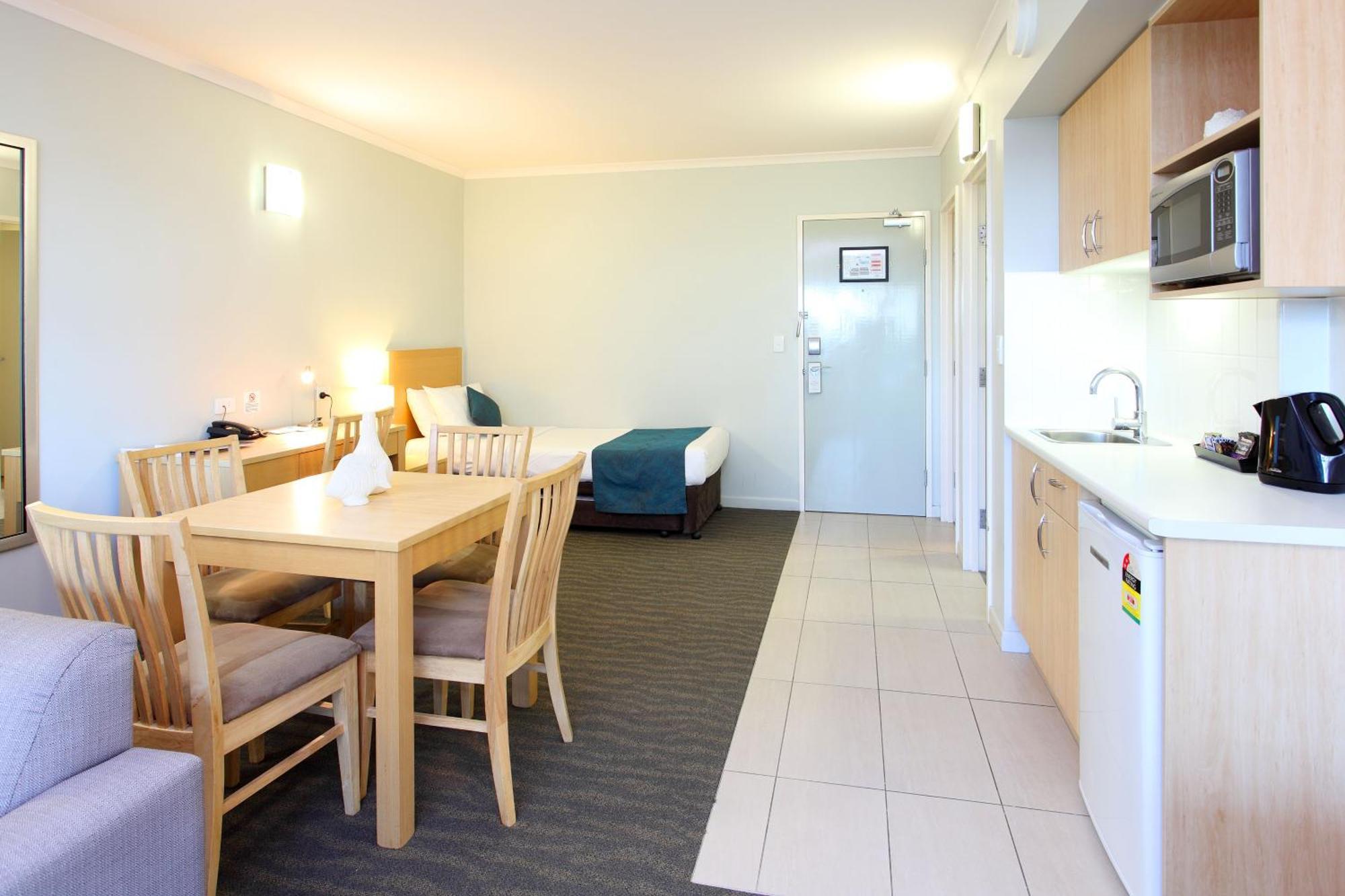Manly Marina Cove Motel Брисбен Экстерьер фото