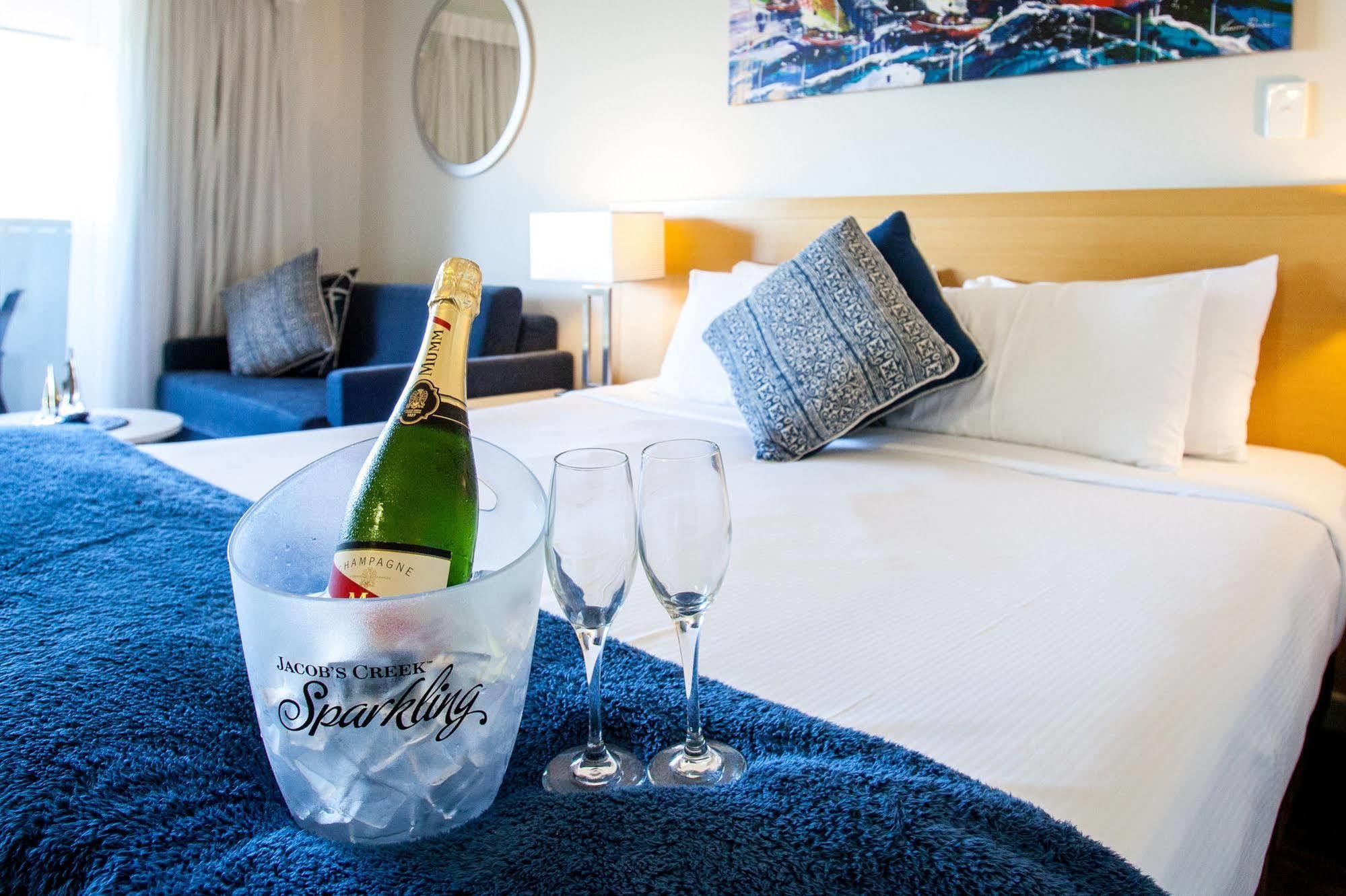 Manly Marina Cove Motel Брисбен Экстерьер фото